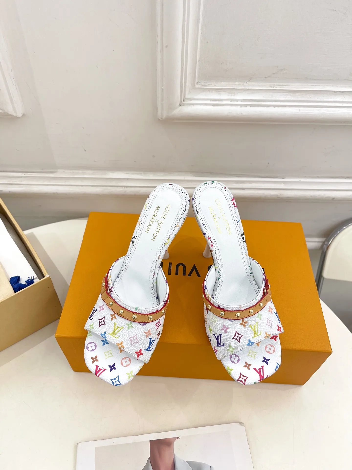 👟👟Ex-factory price 580👟👟 LV | Louis Vuitton 25𝐬𝐬 🧡💚2025 early spring new top version‼ ️The original version is the same. The counter features the latest LV Full of high-end feel! A popular model among bloggers at home and abroad, it’s retro and fashionable and looks amazing on your feet! Mainly recommended models on the official website★ ━━━━━ ЅᏇєєt ━━━━━ ▪️Upper: high-custom rainbow-colored presbyopia leather ▪️Lining: imported sheepskin ▪️Outsole: original Italian leather outsole ▪️Heel height: 5.5cm / 9.5cm ▪️Shoe size: 35-39 (34, 40, 41, 42 customized)